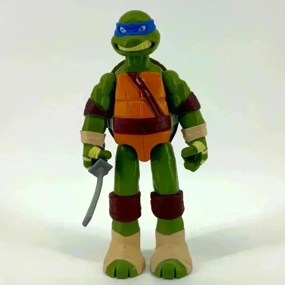 Teenage Mutant Ninja Turtles:  12” Original Classic Leonardo Giant Figure